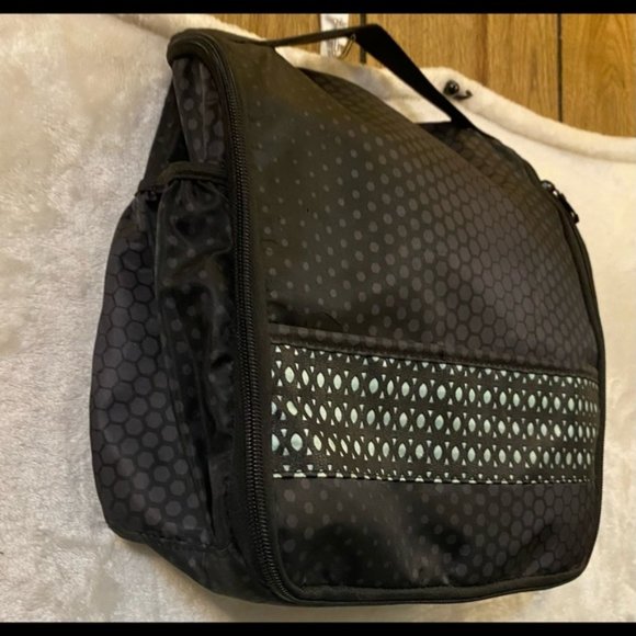 Gym or Diaper Bag with hook for hanging & drawstring bag included! SIZE OS - Picture 10 of 12